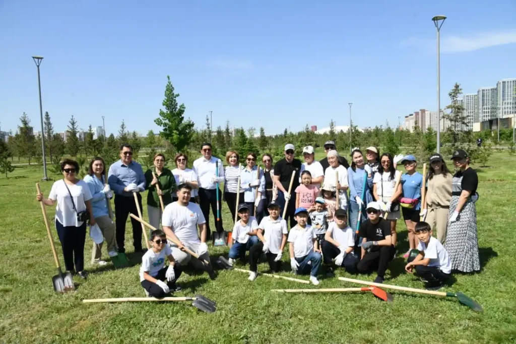 Астанчане отметили Международный день семьи экологической акцией